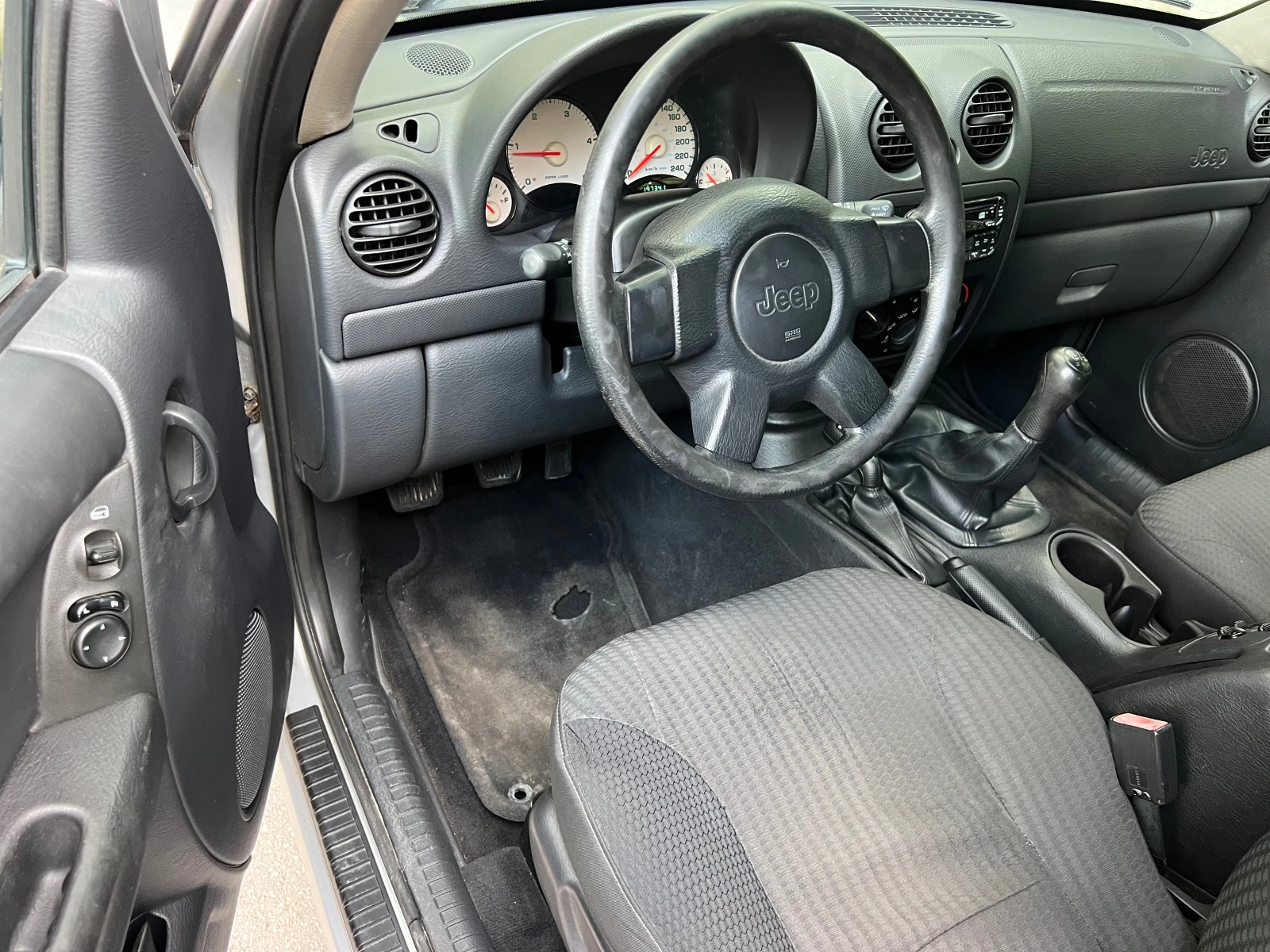 Jeep Cherokee 2.5CRDI KLIMATIK/4x4/UNIKAT - изображение 9