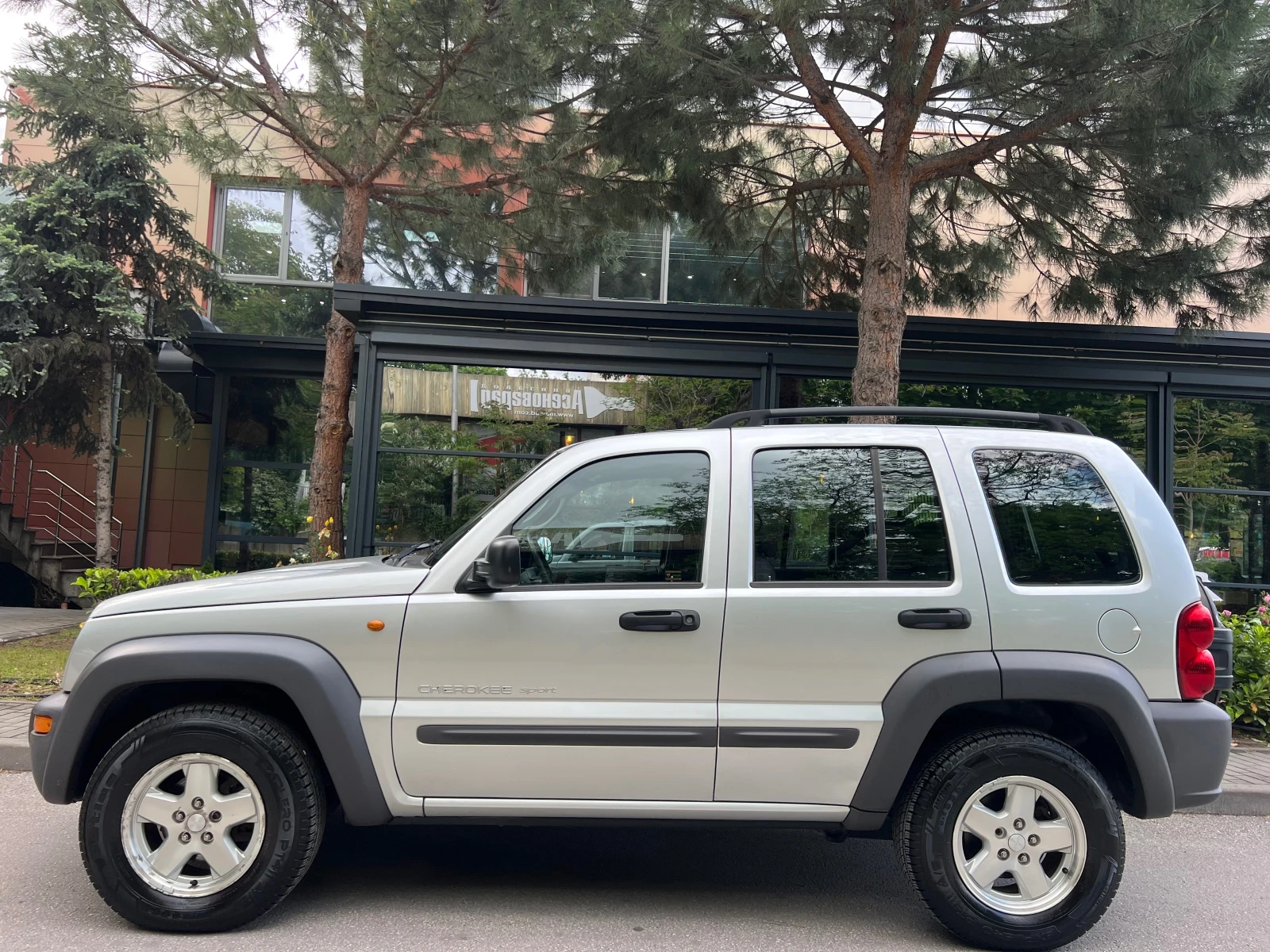 Jeep Cherokee 2.5CRDI KLIMATIK/4x4/UNIKAT - изображение 3
