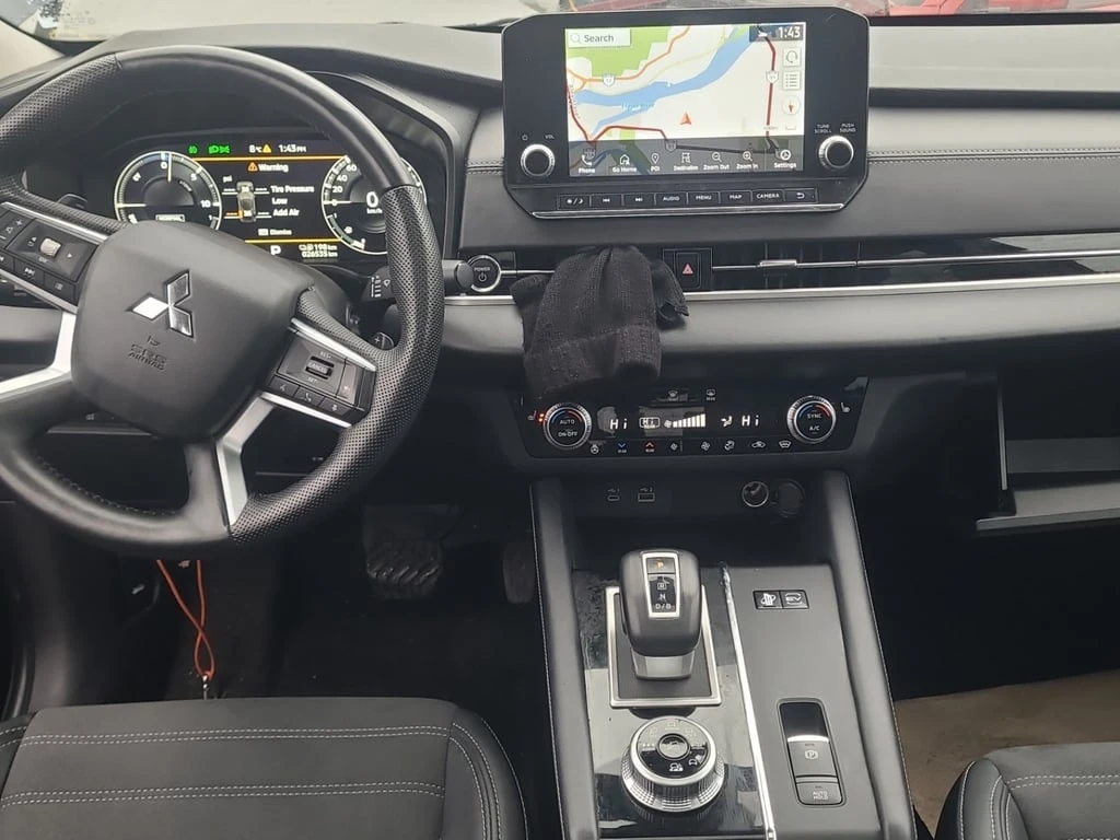 Mitsubishi Outlander * PHEV * CARFAX *  - изображение 8