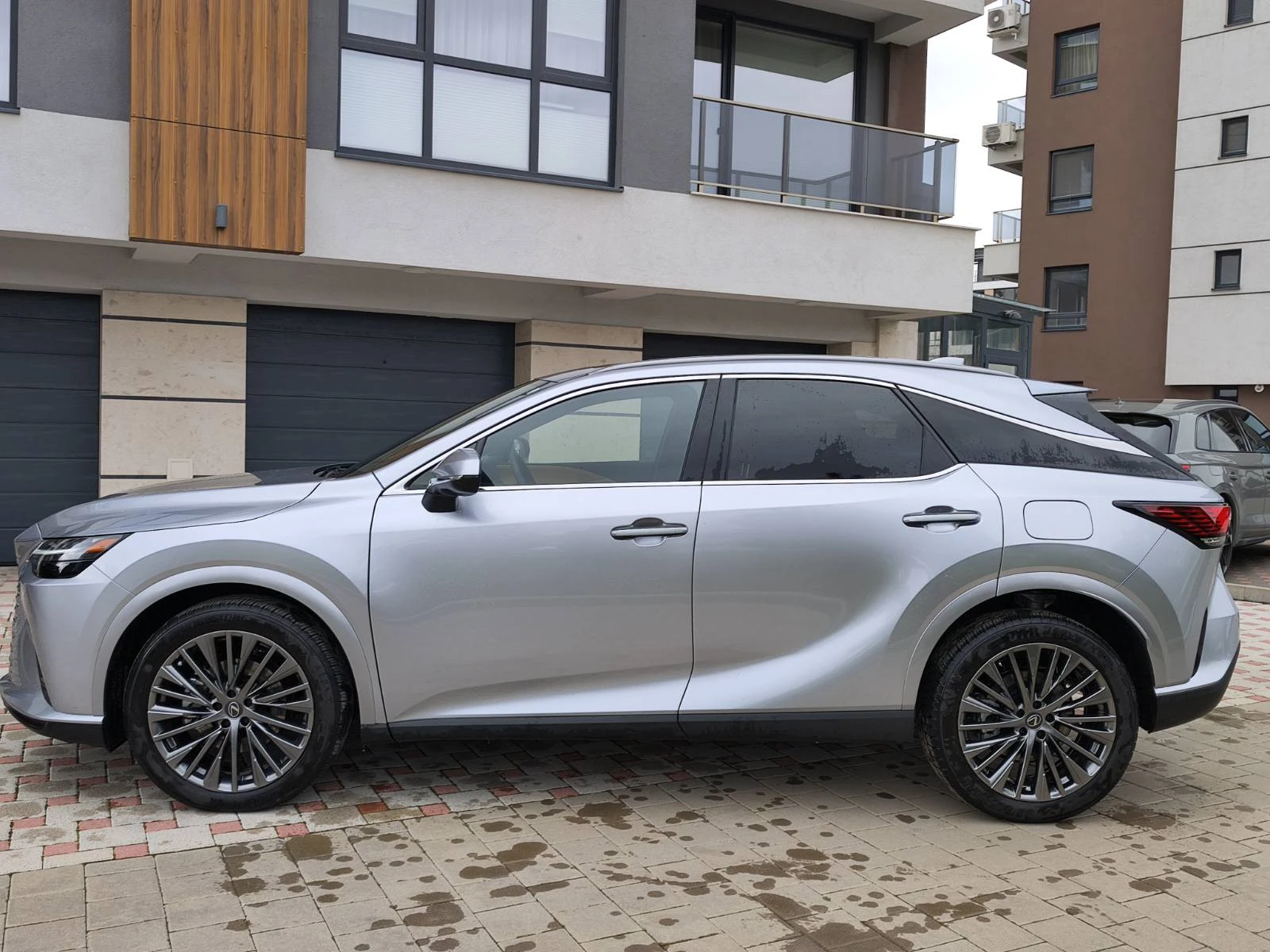 Lexus RX 450h plus Luxury Line AWD, снимка 3 - Автомобили и джипове - 54055977