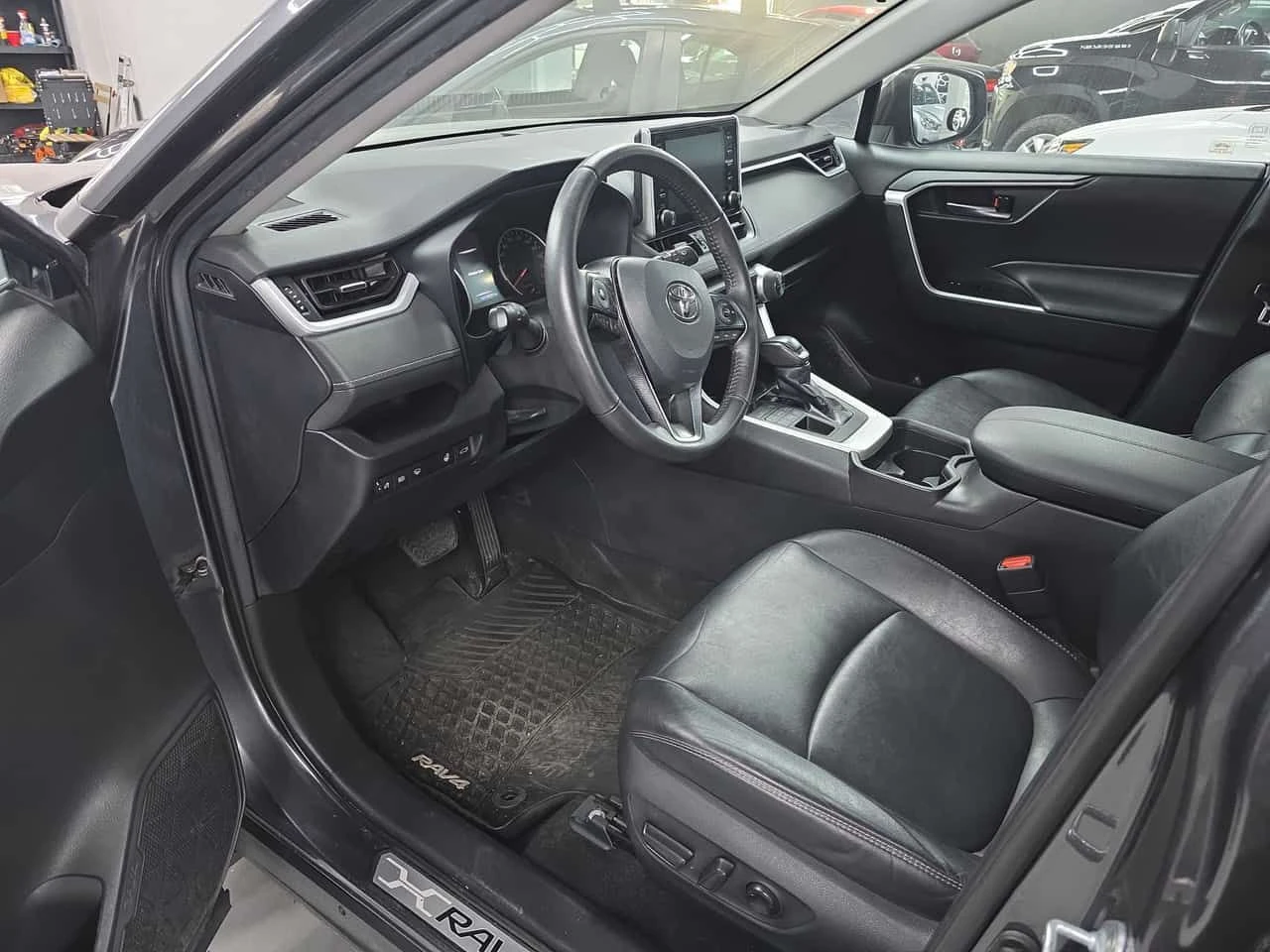 Toyota Rav4 * XLE * CARFAX * ШИБИДАХ * KEYLESS * ПОДГРЕВИ, снимка 5 - Автомобили и джипове - 54508674