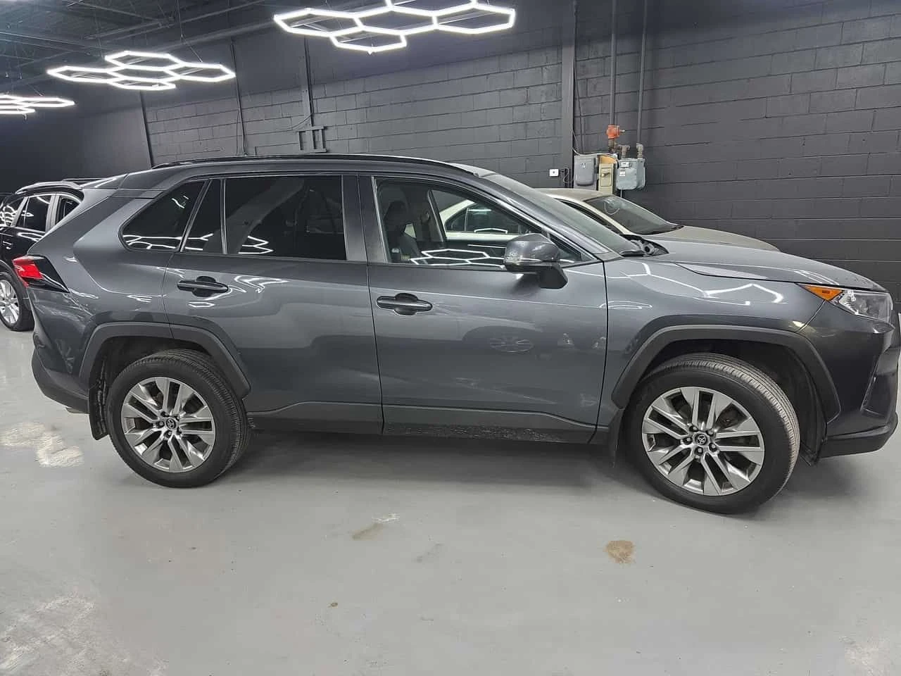 Toyota Rav4 * XLE * CARFAX * ШИБИДАХ * KEYLESS * ПОДГРЕВИ, снимка 3 - Автомобили и джипове - 54508674