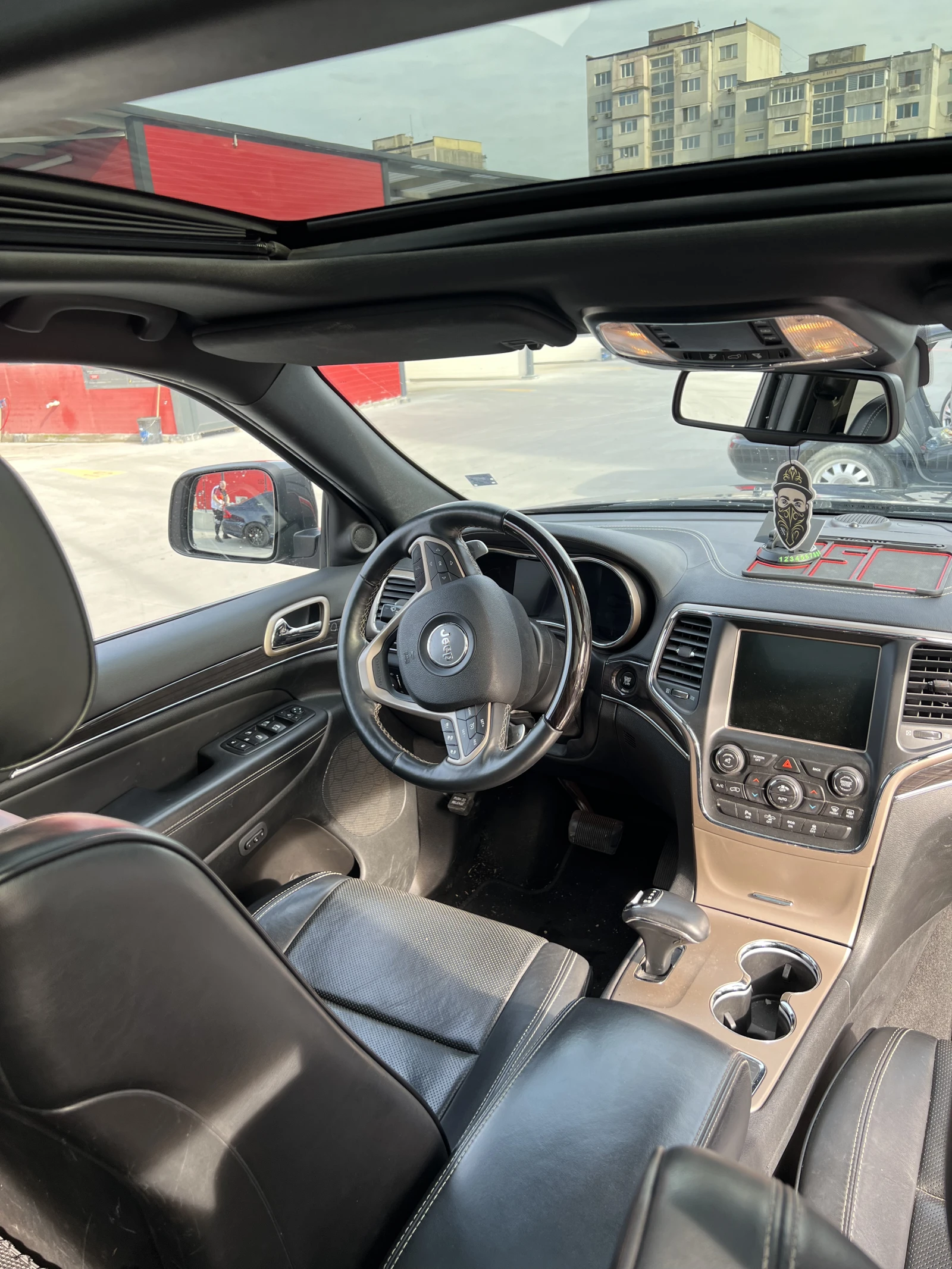 Jeep Grand cherokee ПЪРВИ СОБСТВЕНИК 3.0 4X4 OVERLAND, снимка 8 - Автомобили и джипове - 54582365