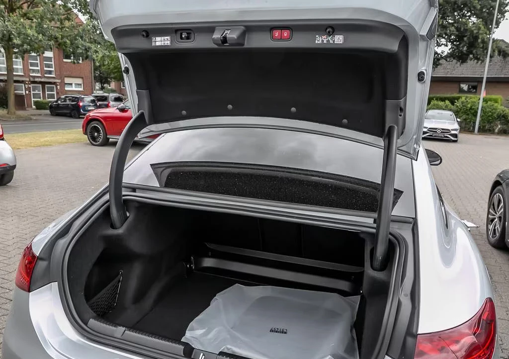 Mercedes-Benz EQE 300 AMG/245HP/BURM/PANO/360/NIGHT/717z, снимка 4 - Автомобили и джипове - 55575494