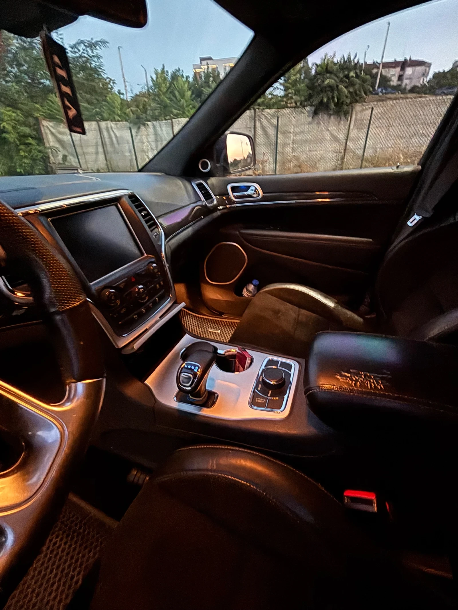 Jeep Grand cherokee 6.4 SRT, снимка 4 - Автомобили и джипове - 56643266