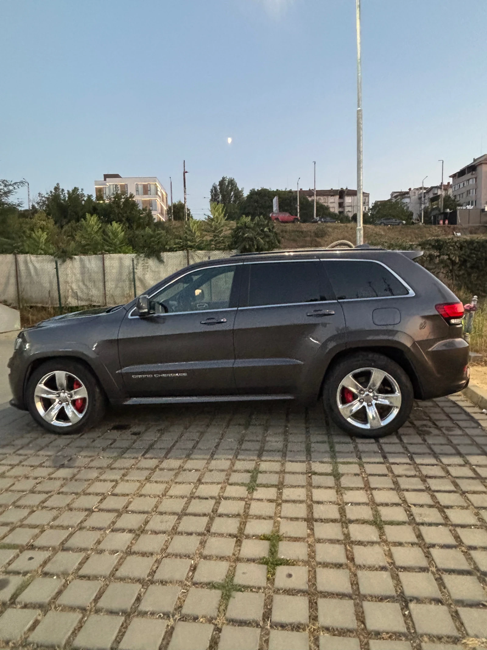 Jeep Grand cherokee 6.4 SRT, снимка 2 - Автомобили и джипове - 56643266