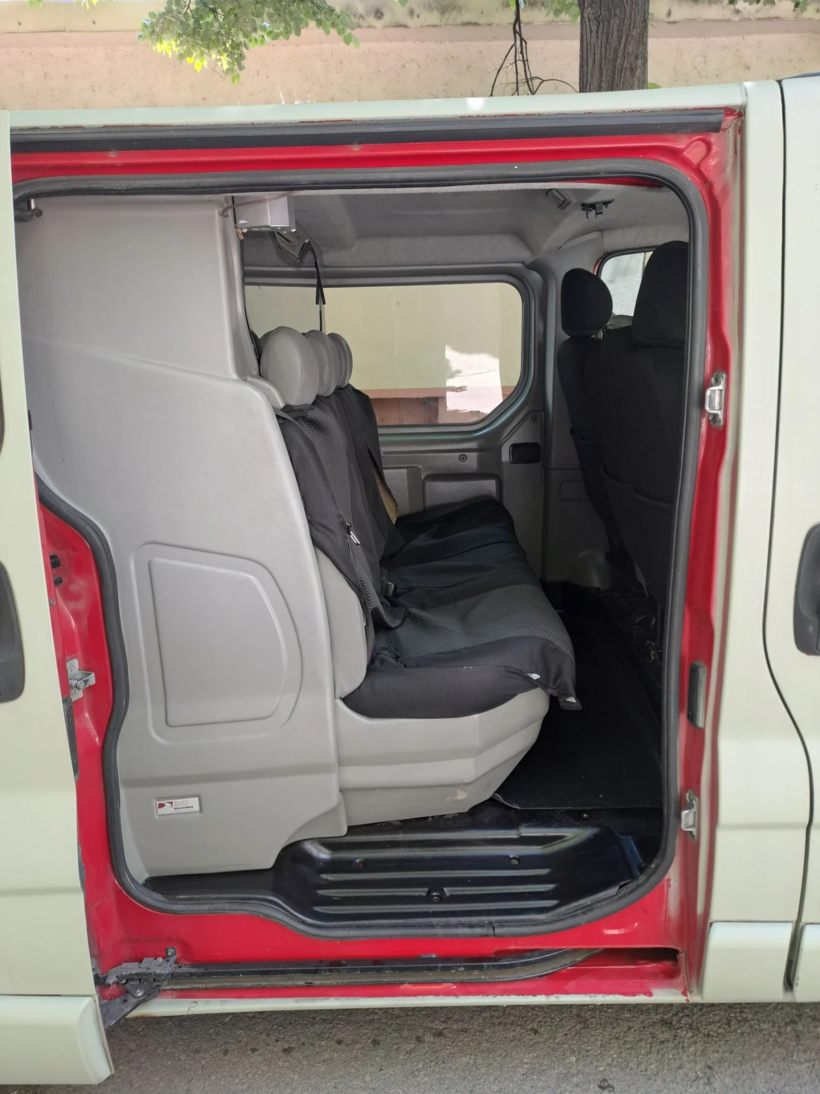 Opel Vivaro 1.9/100/K.C., снимка 9 - Бусове и автобуси - 54479496