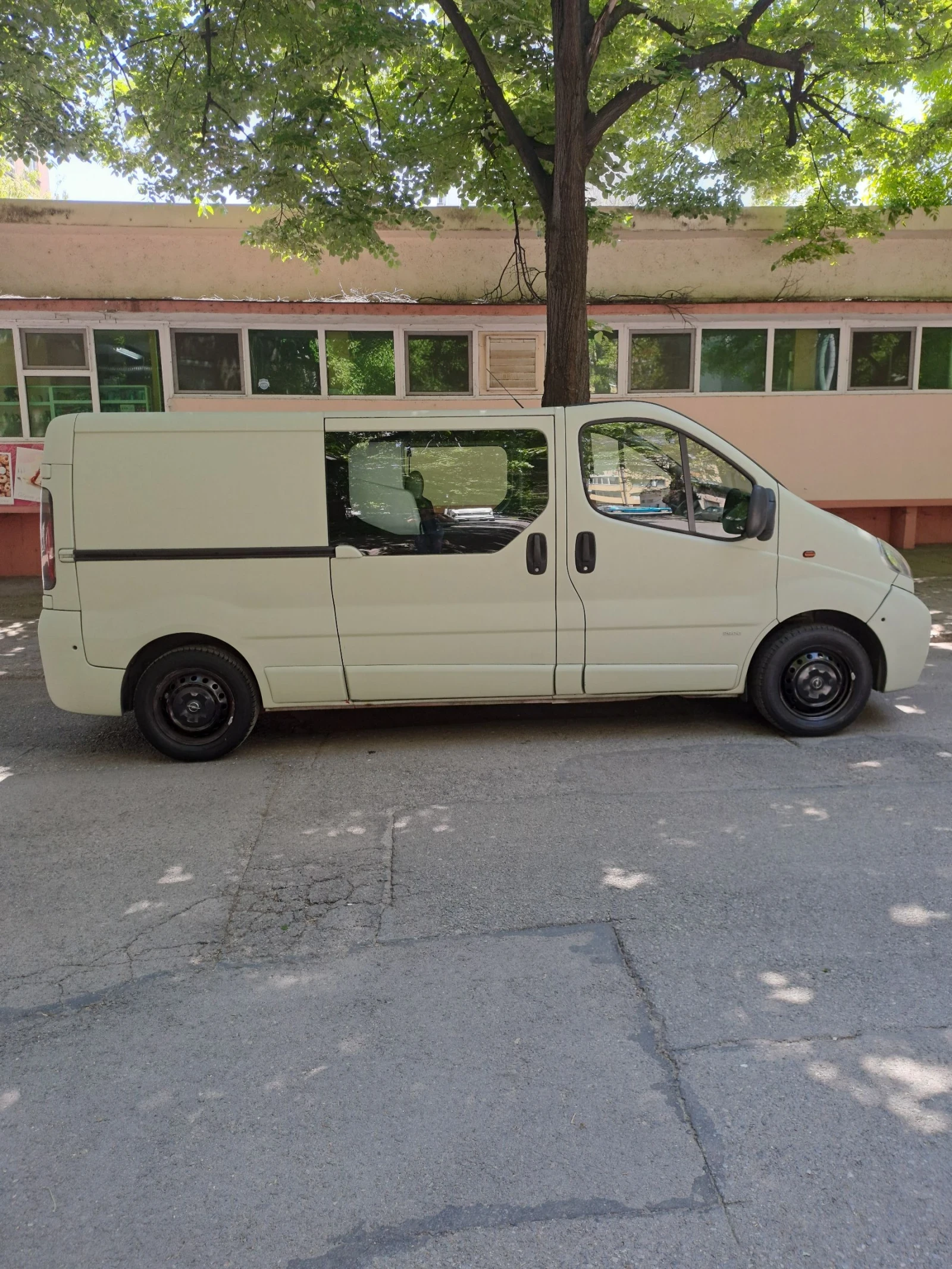 Opel Vivaro 1.9/100/K.C., снимка 6 - Бусове и автобуси - 54479496