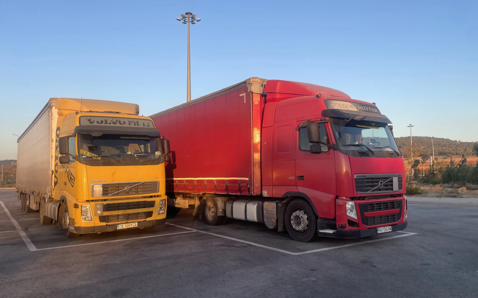 Volvo Fh 2 композиции (2013 Varios + 2008 MEGA), снимка 1 - Камиони - 54989354