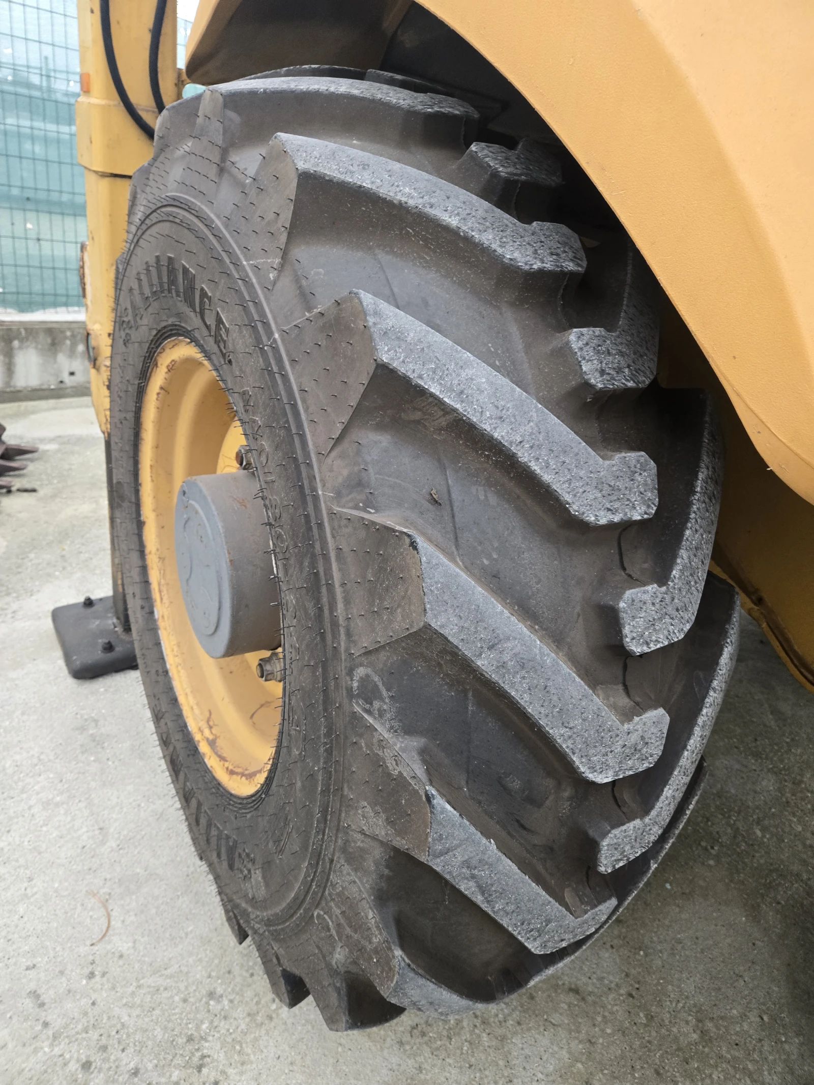 ����� New Holland LB 115-4ps | Mobile.bg � ����������� 3