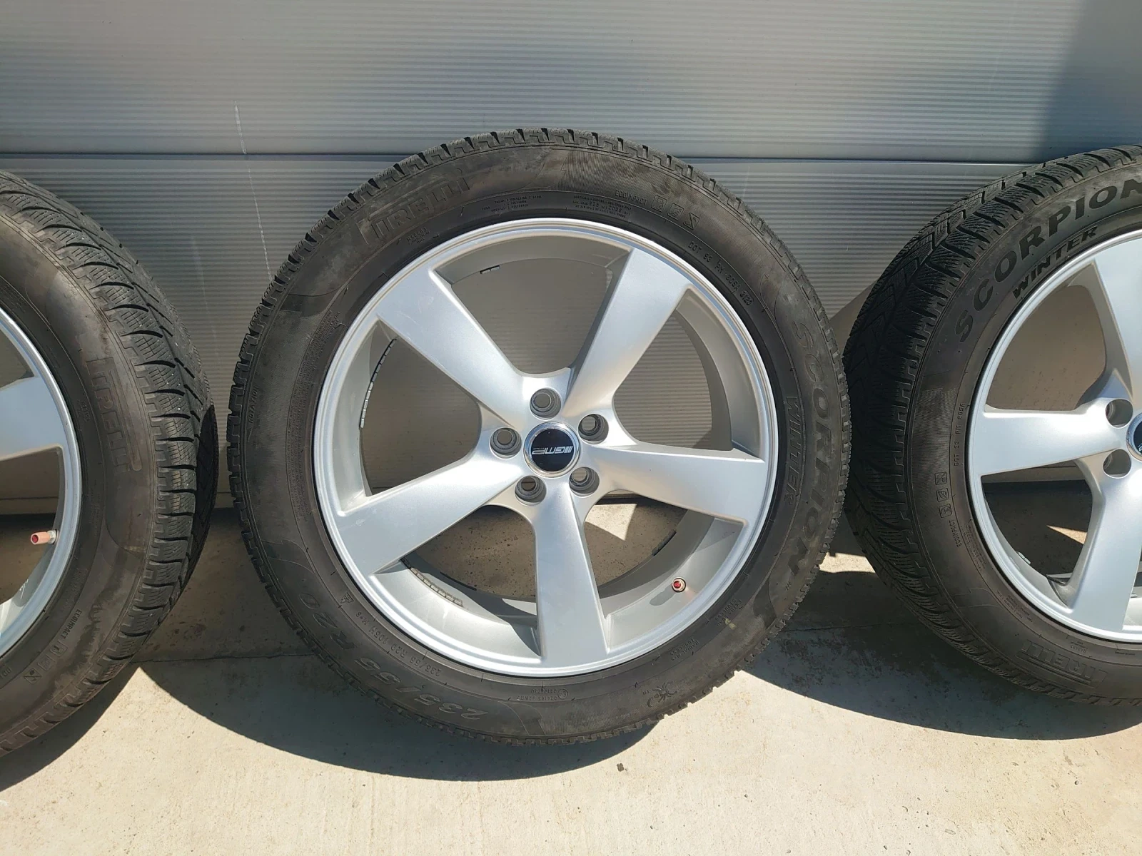 Гуми с джанти Pirelli 235/55R20, снимка 3 - Гуми и джанти - 54986359
