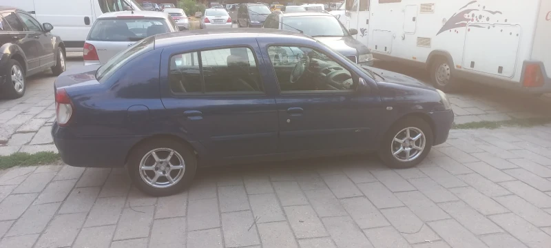 Renault Symbol, снимка 3 - Автомобили и джипове - 47392382