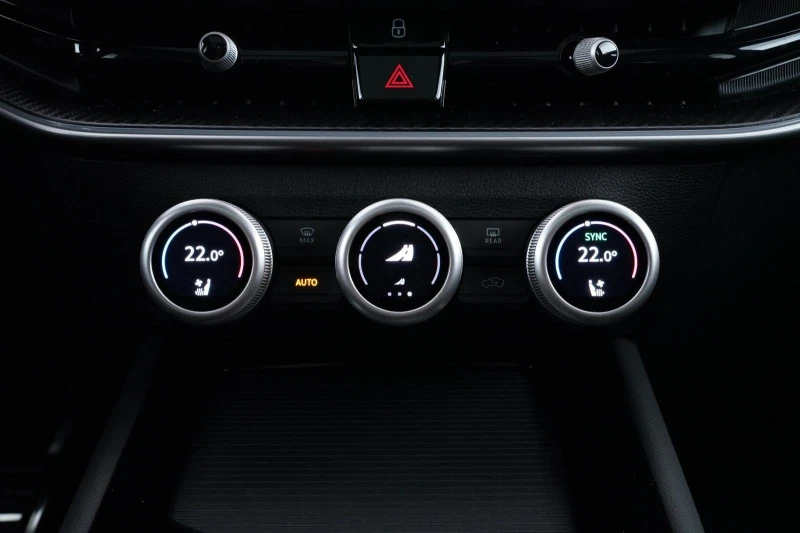 Skoda Superb 2.0TSI* 4WD* SPORT-LINE* DISTR* HEAD-UP* PANO* 360, снимка 14 - Автомобили и джипове - 51210262