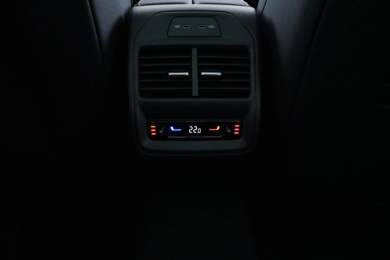 Skoda Superb 2.0TSI* 4WD* SPORT-LINE* DISTR* HEAD-UP* PANO* 360, снимка 17 - Автомобили и джипове - 51210262