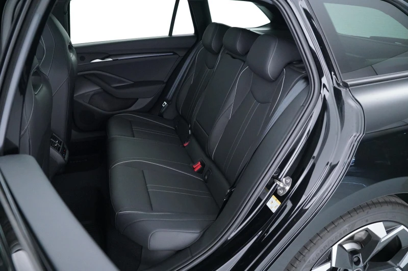 Skoda Superb 2.0TSI* 4WD* SPORT-LINE* DISTR* HEAD-UP* PANO* 360, снимка 16 - Автомобили и джипове - 51210262