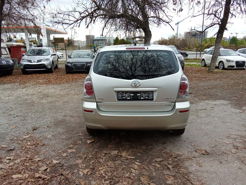 Toyota Corolla verso 2.2 D-4D - 136k.c., снимка 3 - Автомобили и джипове - 52328108