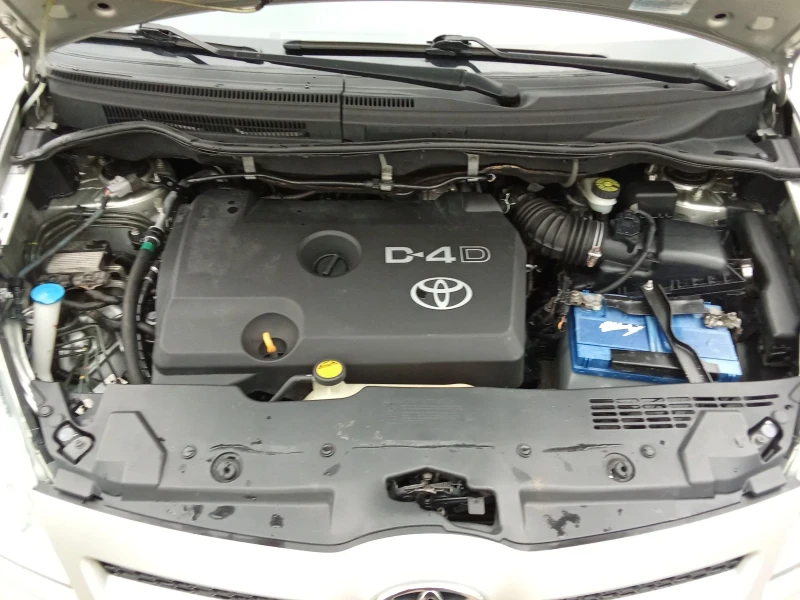 Toyota Corolla verso 2.2 D-4D - 136k.c., снимка 16 - Автомобили и джипове - 52328108