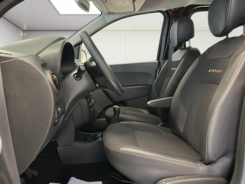 Dacia Dokker 1.2 TCe Stepway Celebration NAVI| KAM| SHZ, снимка 10 - Автомобили и джипове - 52539593