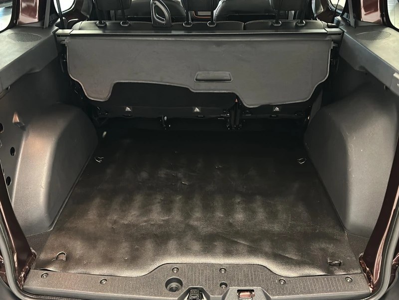 Dacia Dokker 1.2 TCe Stepway Celebration NAVI| KAM| SHZ, снимка 13 - Автомобили и джипове - 52539593