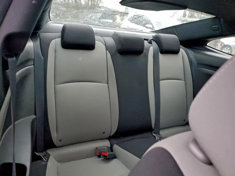 Honda Civic 2.0L 4 Front-wheel Drive, снимка 13 - Автомобили и джипове - 53083560