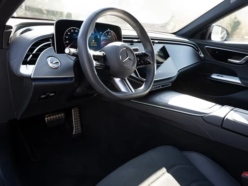 Mercedes-Benz E 200 AMG/4-MATIC/LED/CAMERA/DISTRONIC/KEYLESS/, снимка 10 - Автомобили и джипове - 53894513