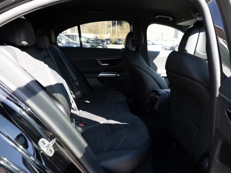 Mercedes-Benz E 200 AMG/4-MATIC/LED/CAMERA/DISTRONIC/KEYLESS/, снимка 6 - Автомобили и джипове - 53894513