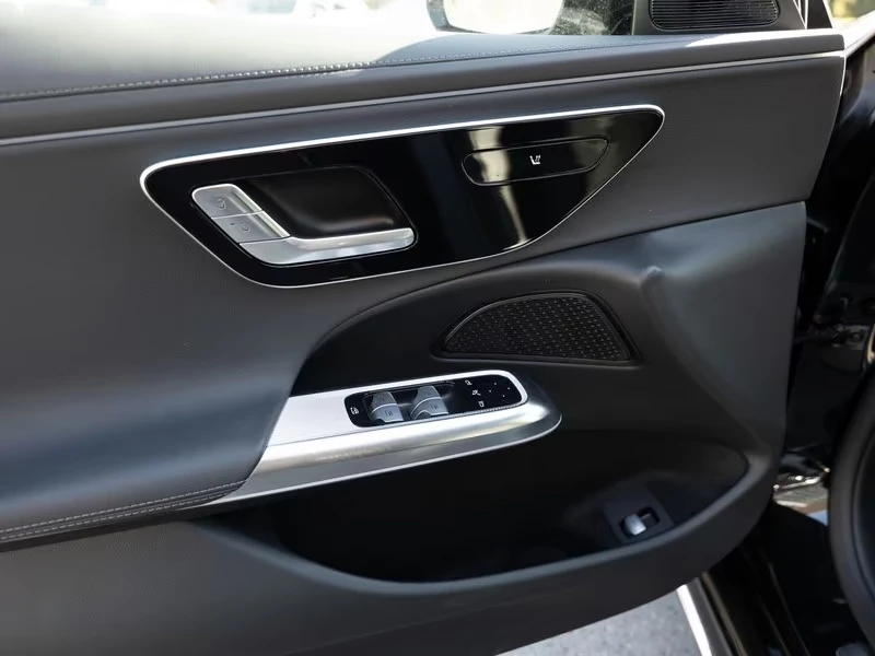 Mercedes-Benz E 200 AMG/4-MATIC/LED/CAMERA/DISTRONIC/KEYLESS/, снимка 4 - Автомобили и джипове - 53894513