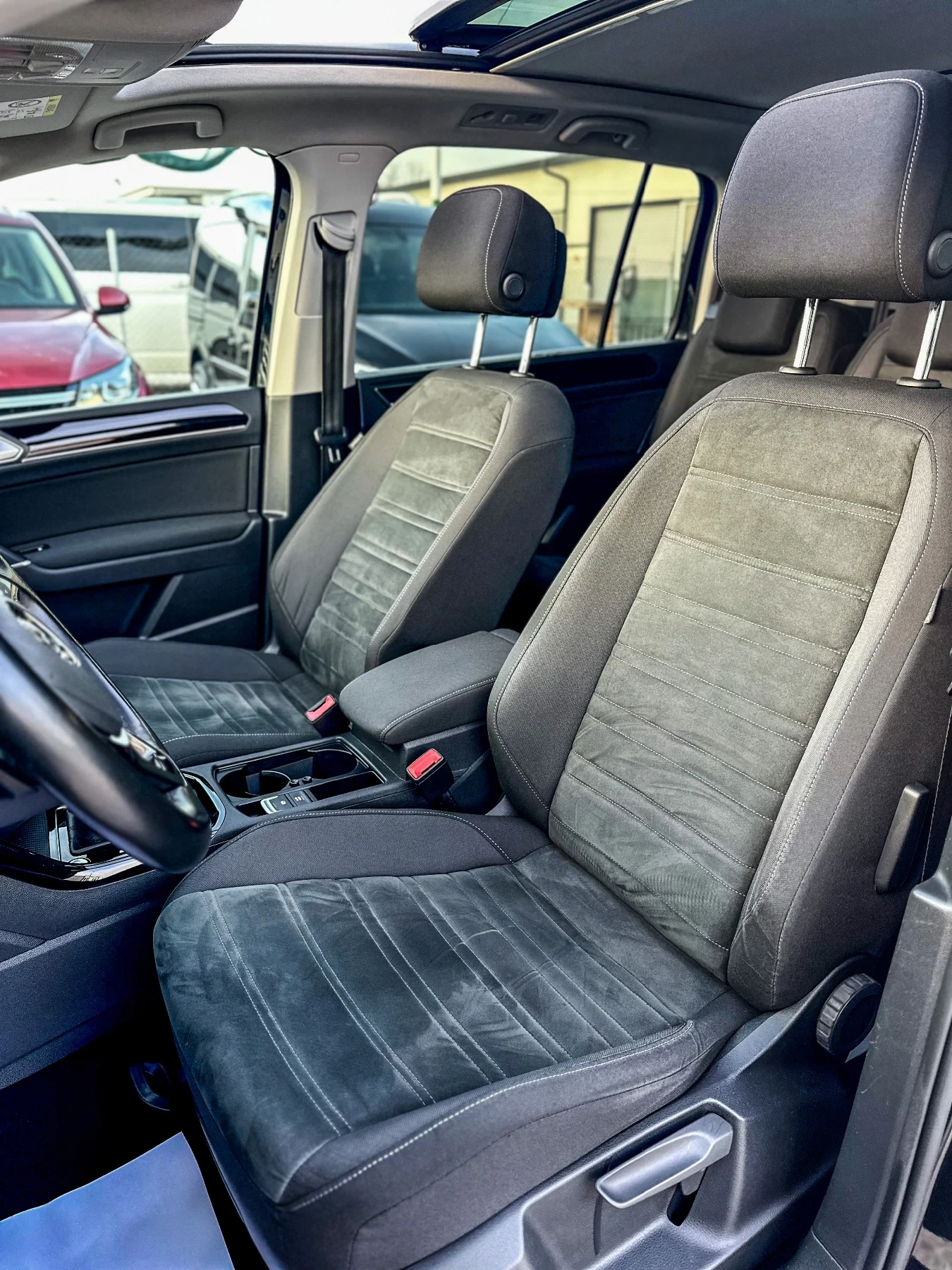 VW Touran 2.0 TDI ::190 КС:: DSG::7 МЕСТНА::DISTRONIK:CAMERA - изображение 10