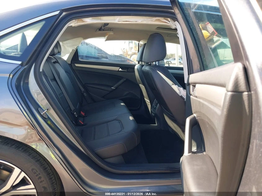 VW Passat 2l Volkswagen 2.0T Se - изображение 8