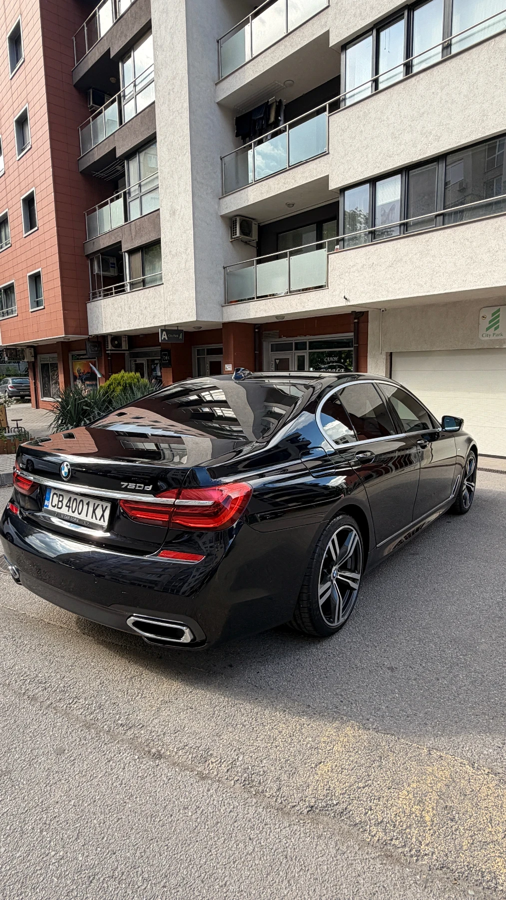 BMW 750 7.50d B&W M Packet, снимка 16 - Автомобили и джипове - 54663274