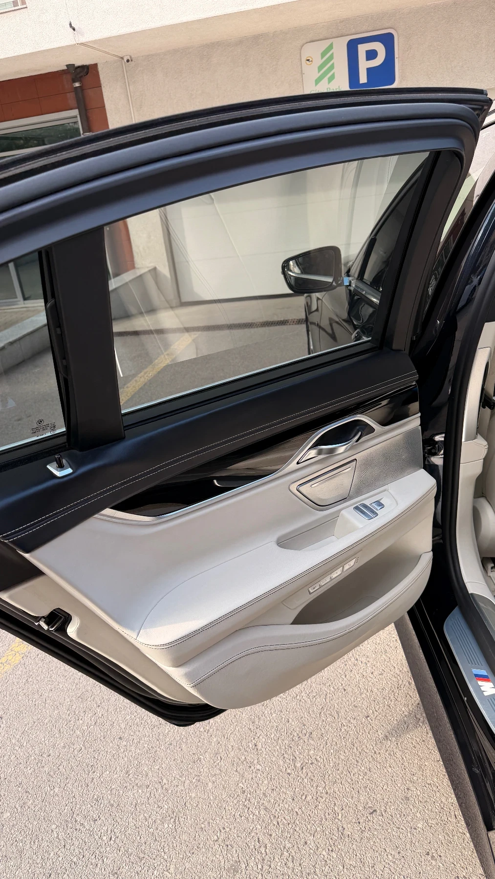 BMW 750 7.50d B&W M Packet, снимка 13 - Автомобили и джипове - 54663274