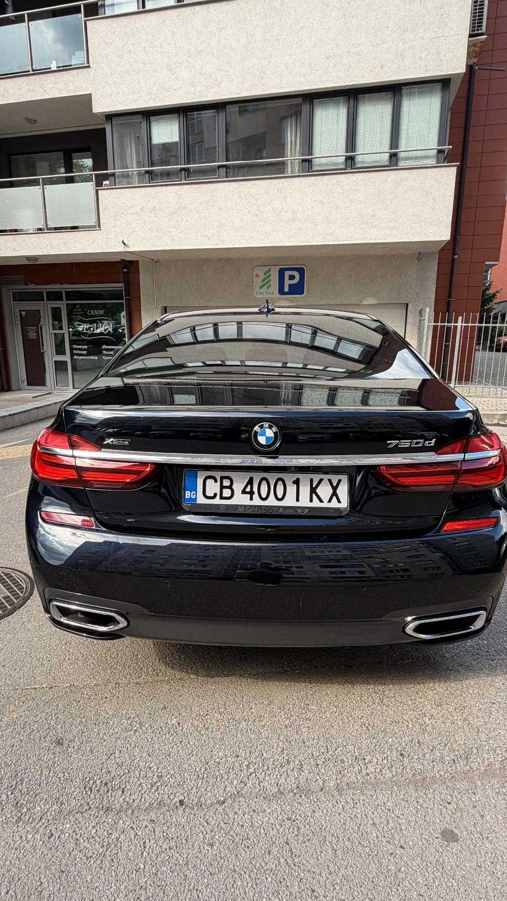 BMW 750 7.50d B&W M Packet, снимка 17 - Автомобили и джипове - 54663274