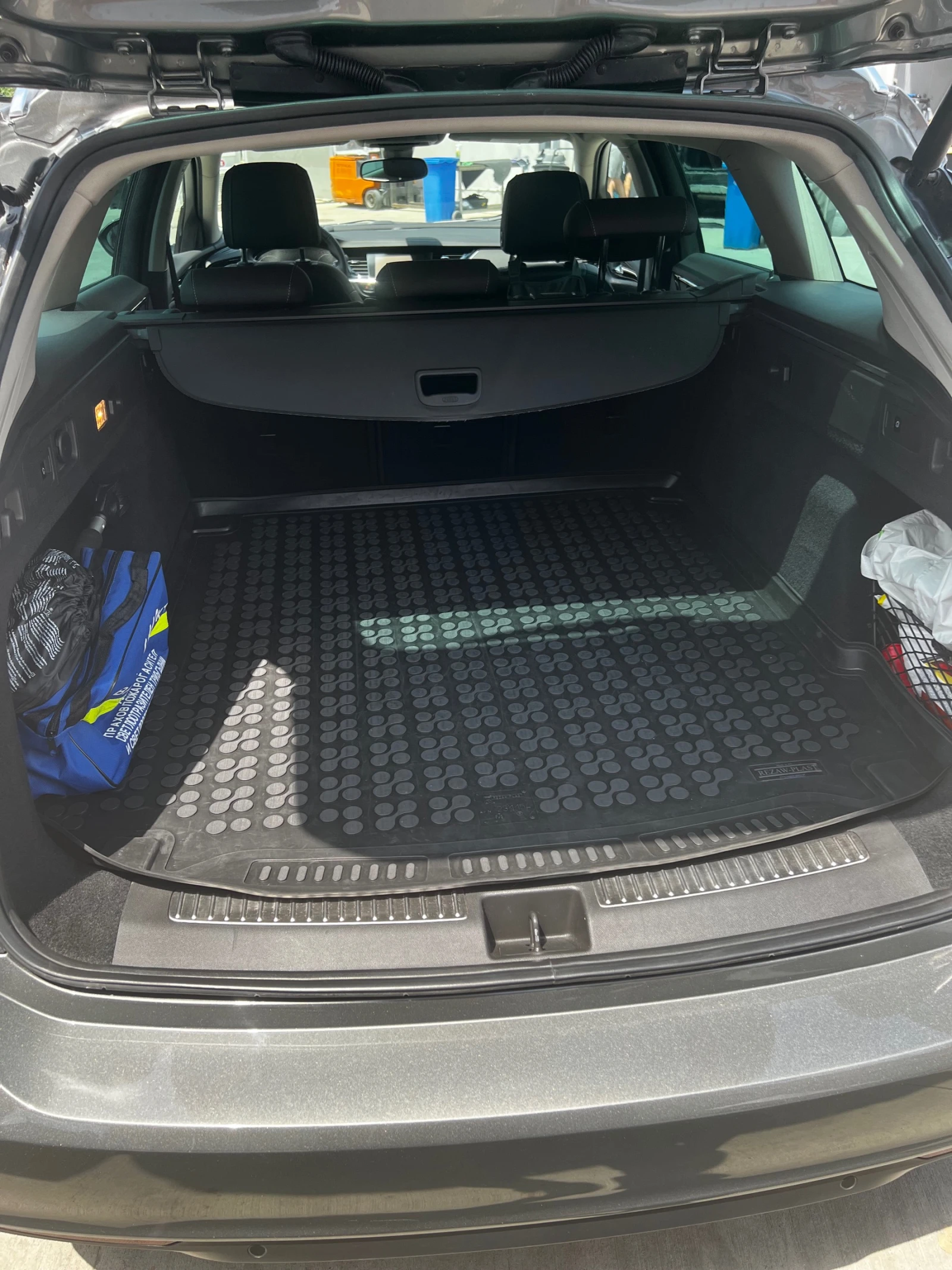Opel Insignia Sports Tourer, снимка 8 - Автомобили и джипове - 55134061