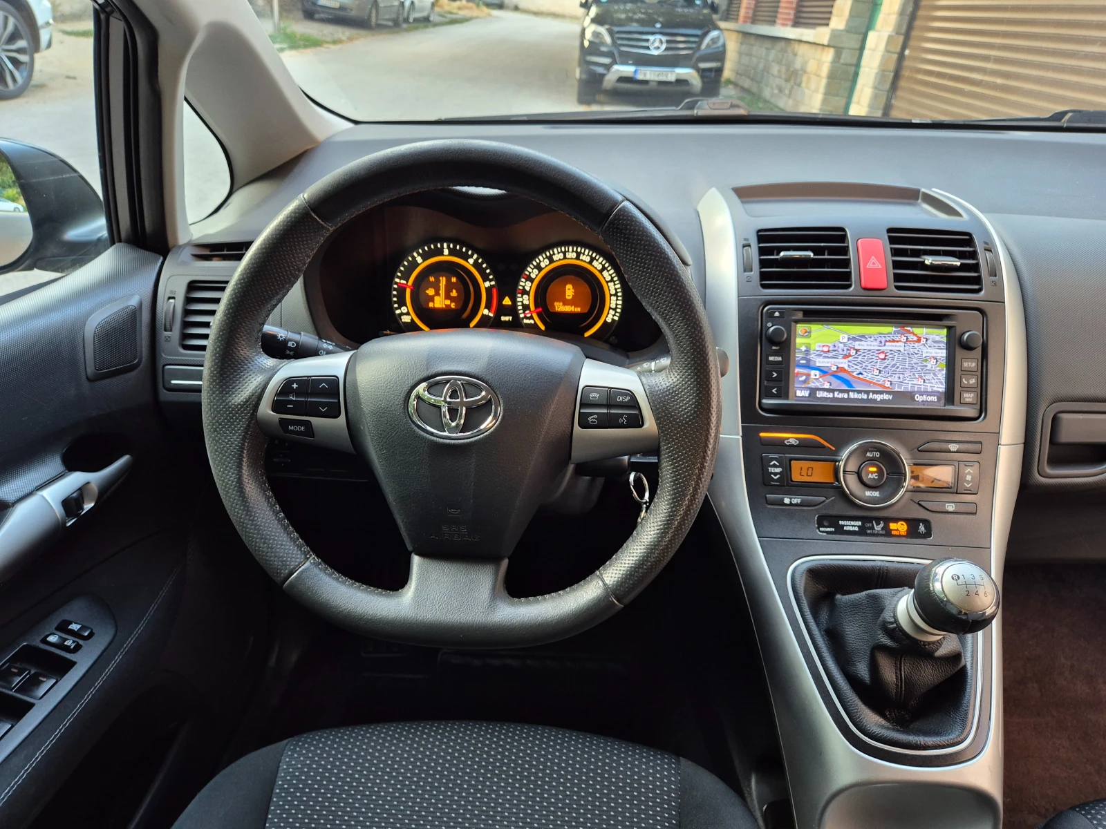 Toyota Auris 1.4d4d-navi-facelift-veriga-6speed-japan , снимка 16 - Автомобили и джипове - 55632287
