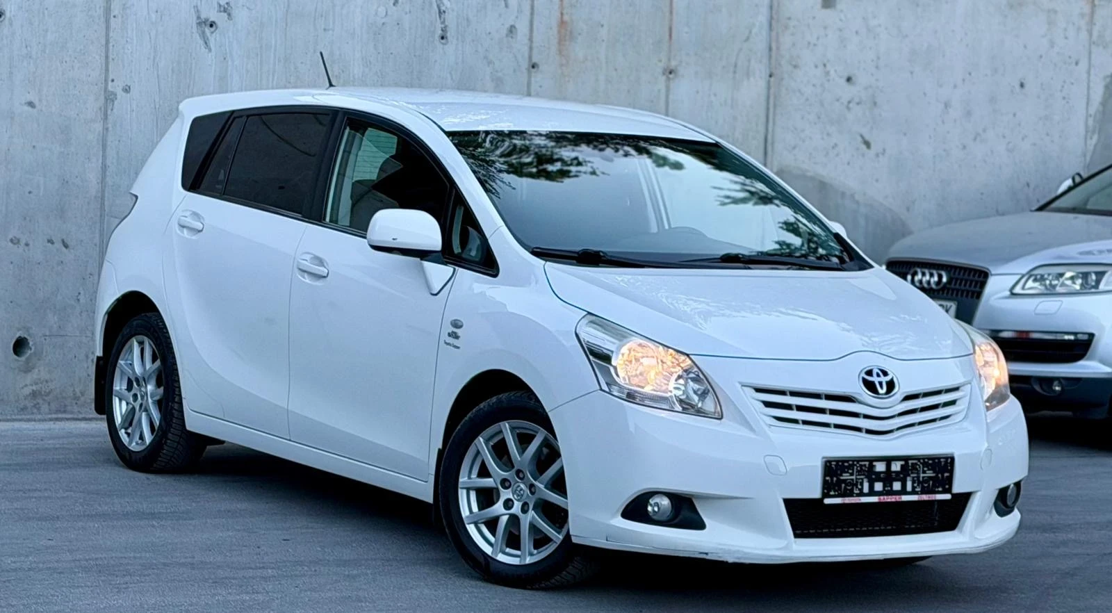 Toyota Verso 2.2-150 к.с. * АВТОМАТИК* * Нов внос* * Камера* 