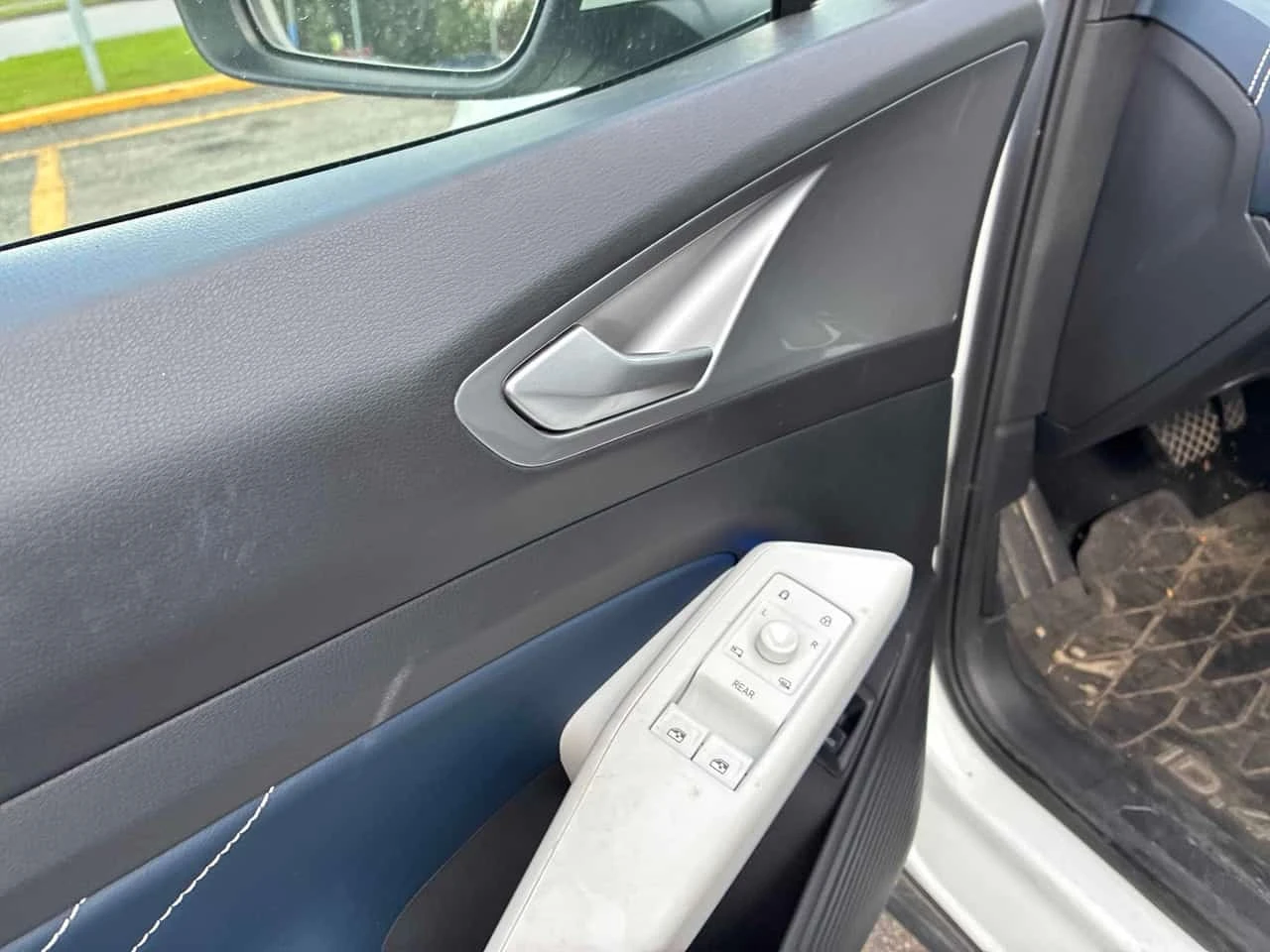 VW ID.4 * Pro * CARFAX * ����� �� ����������� | Mobile.bg � ����������� 12