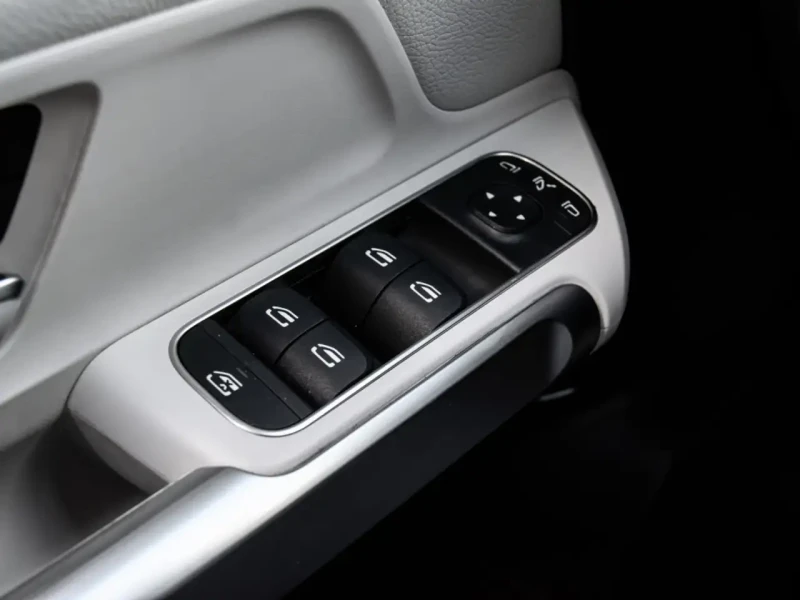 Mercedes-Benz GLB 2021* AMG PACK* PANO* AMBIENT* KEYLESS* APPLE CARP, снимка 16 - Автомобили и джипове - 52457143