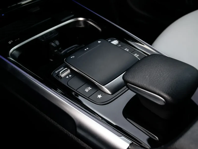 Mercedes-Benz GLB 2021* AMG PACK* PANO* AMBIENT* KEYLESS* APPLE CARP, снимка 14 - Автомобили и джипове - 52457143