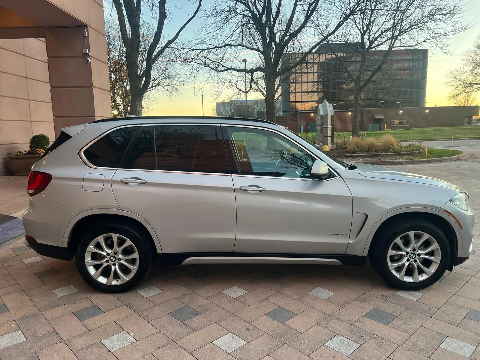 BMW X5 xDrive35i LUX LINE* ХЕД ЪП* КАМЕРА* Keyless* ПОДГР - изображение 2