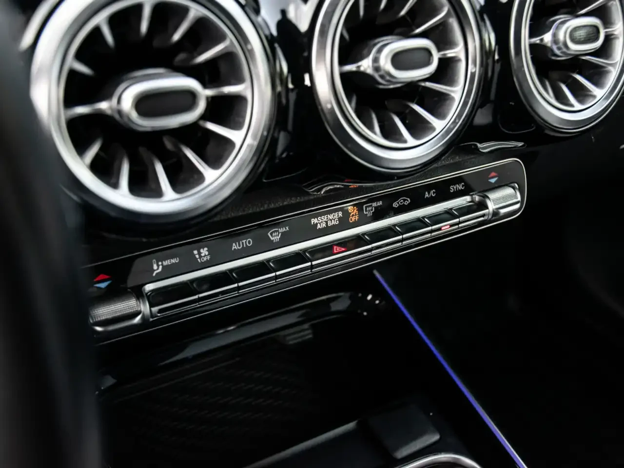 Mercedes-Benz GLB 2021* AMG PACK* PANO* AMBIENT* KEYLESS* APPLE CARP | Mobile.bg   11