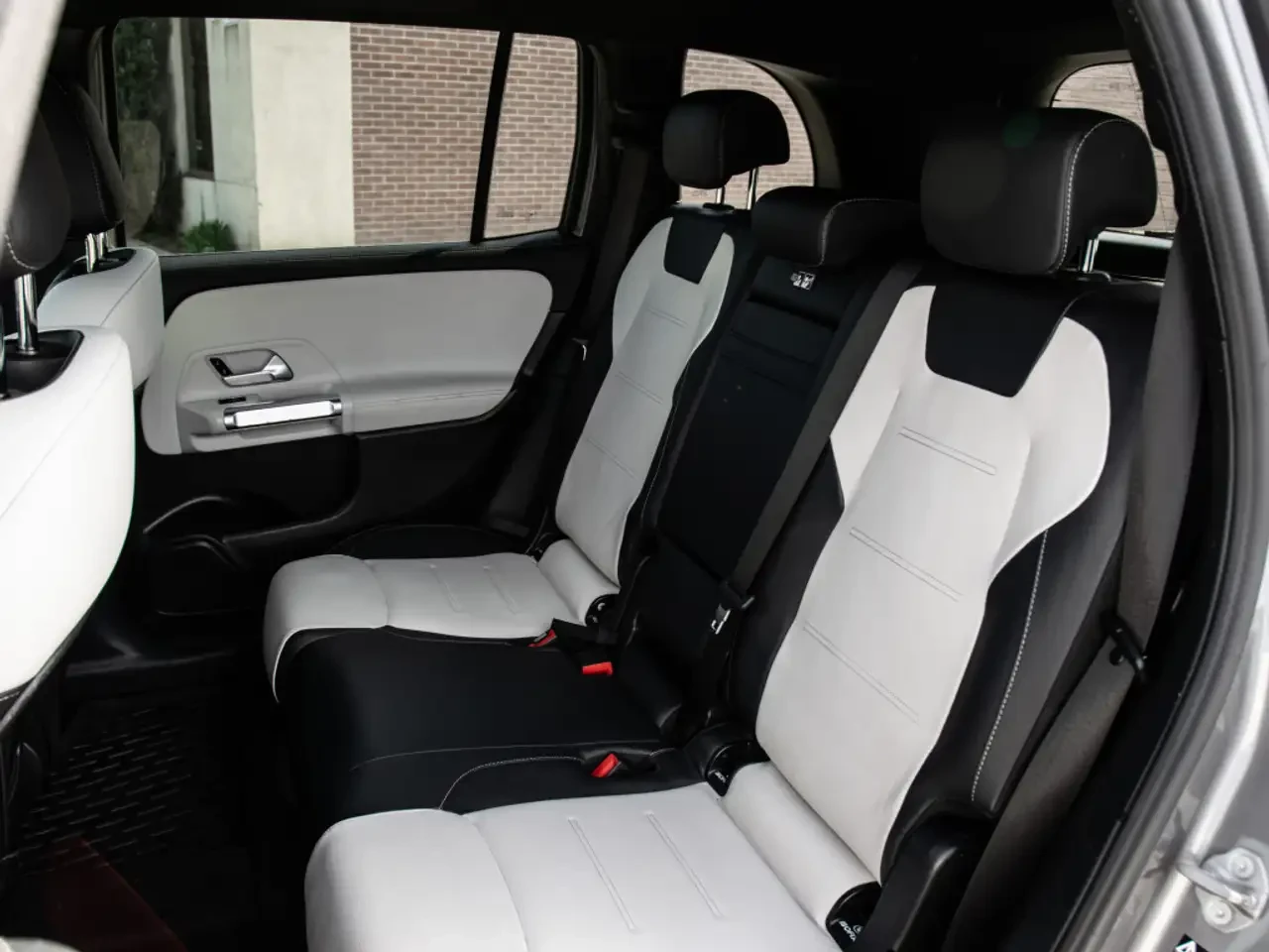 Mercedes-Benz GLB 2021* AMG PACK* PANO* AMBIENT* KEYLESS* APPLE CARP | Mobile.bg   17