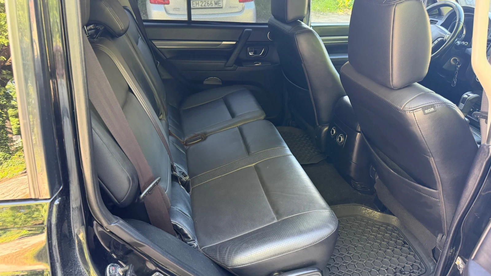 Mitsubishi Pajero 3.2D, 6+ 1, снимка 4 - Автомобили и джипове - 54714502