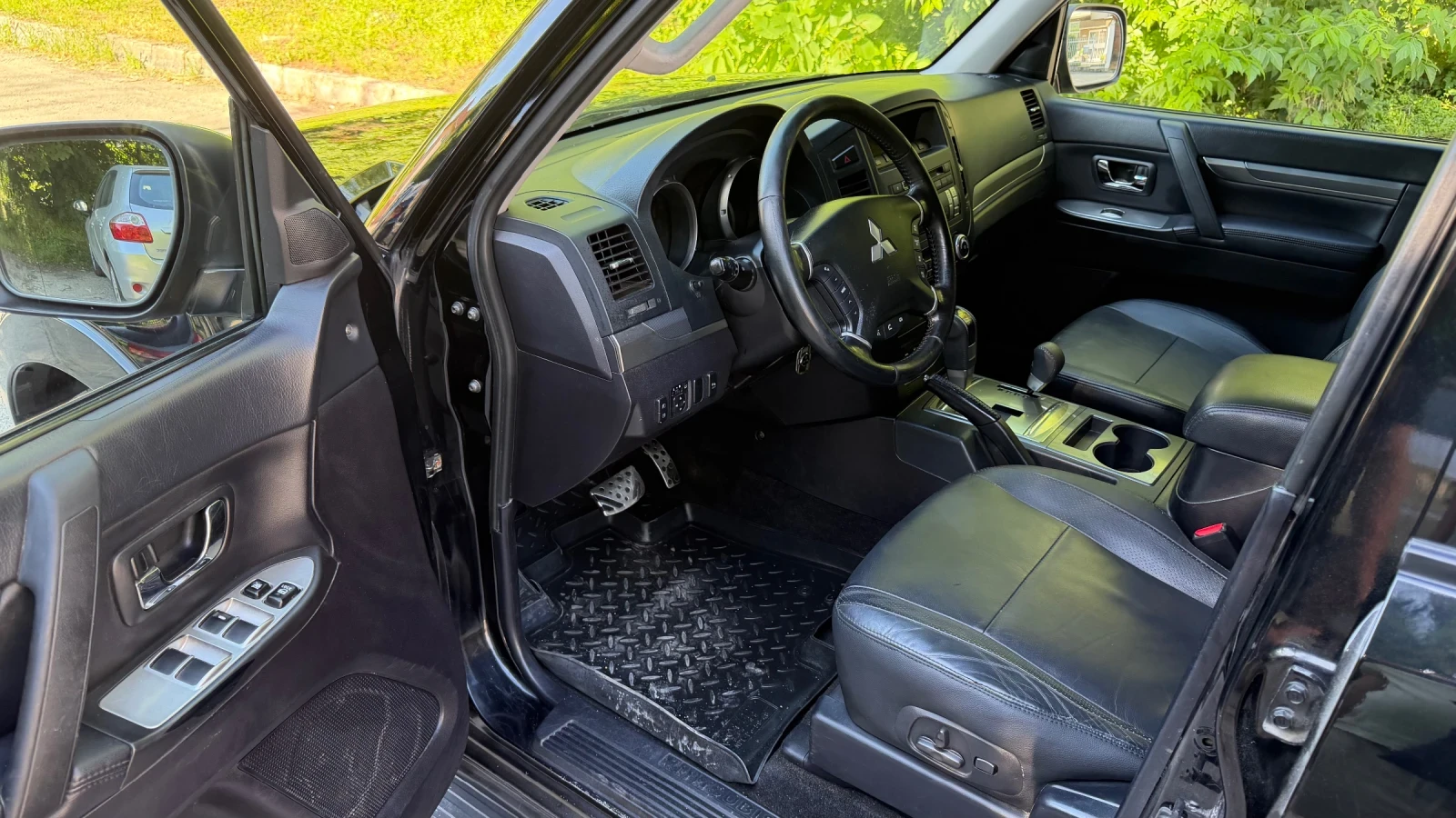 Mitsubishi Pajero 3.2D, 6+ 1, снимка 11 - Автомобили и джипове - 54714502