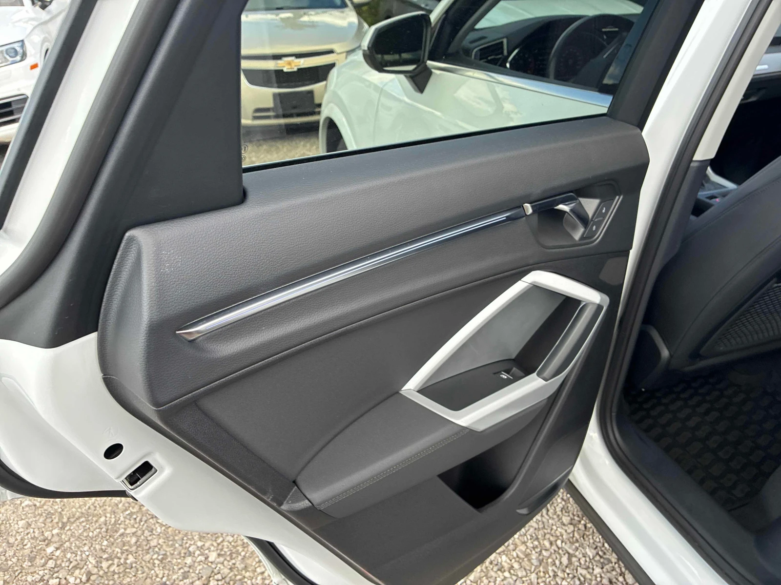 Audi Q3 * Progressiv * CARFAX * ОПЦИЯ ЗА ФИНАНСИРАНЕ, снимка 17 - Автомобили и джипове - 55879710