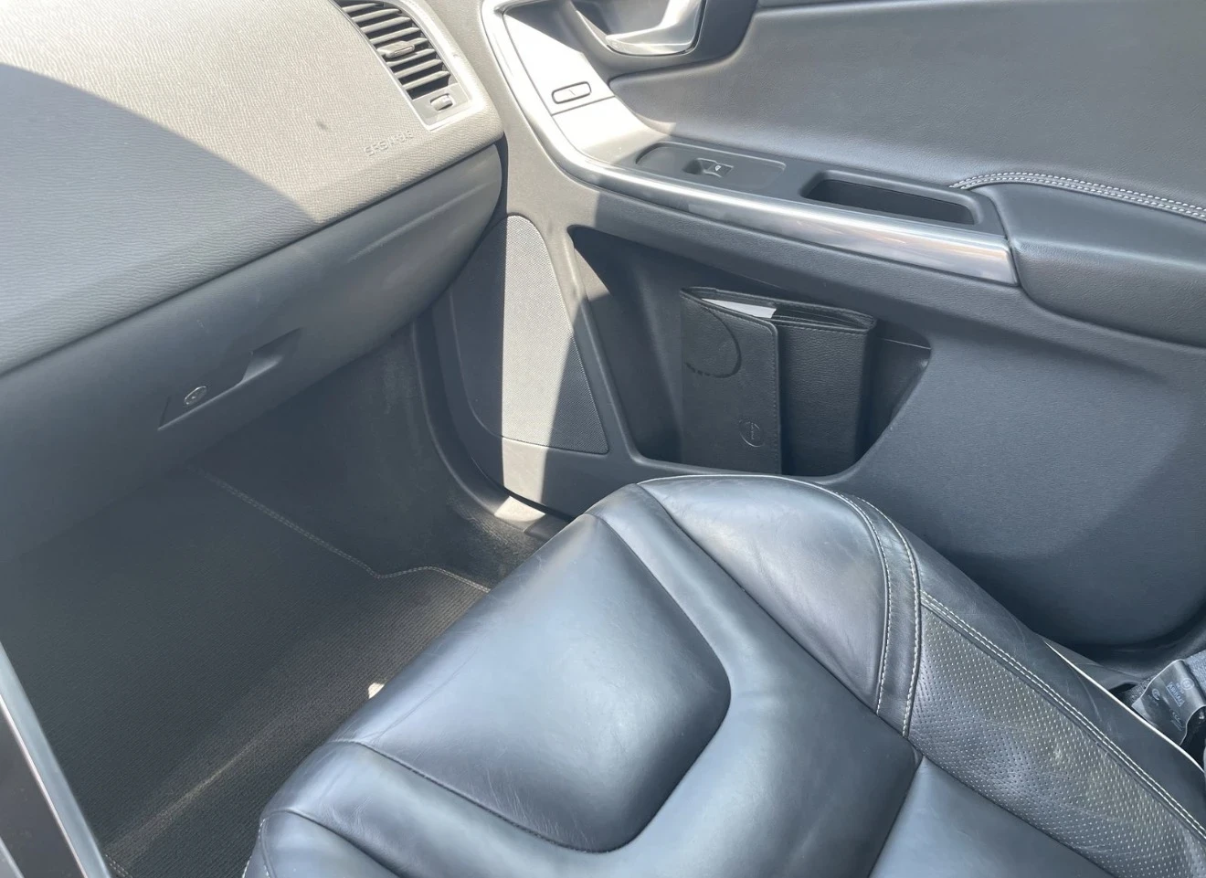Volvo XC60 D5 R-Design, снимка 13 - Автомобили и джипове - 56344566