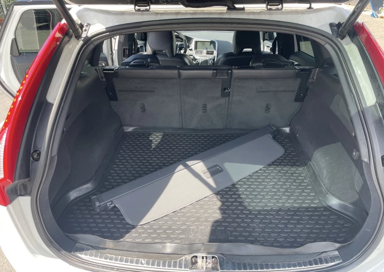 Volvo XC60 D5 R-Design, снимка 6 - Автомобили и джипове - 56344566