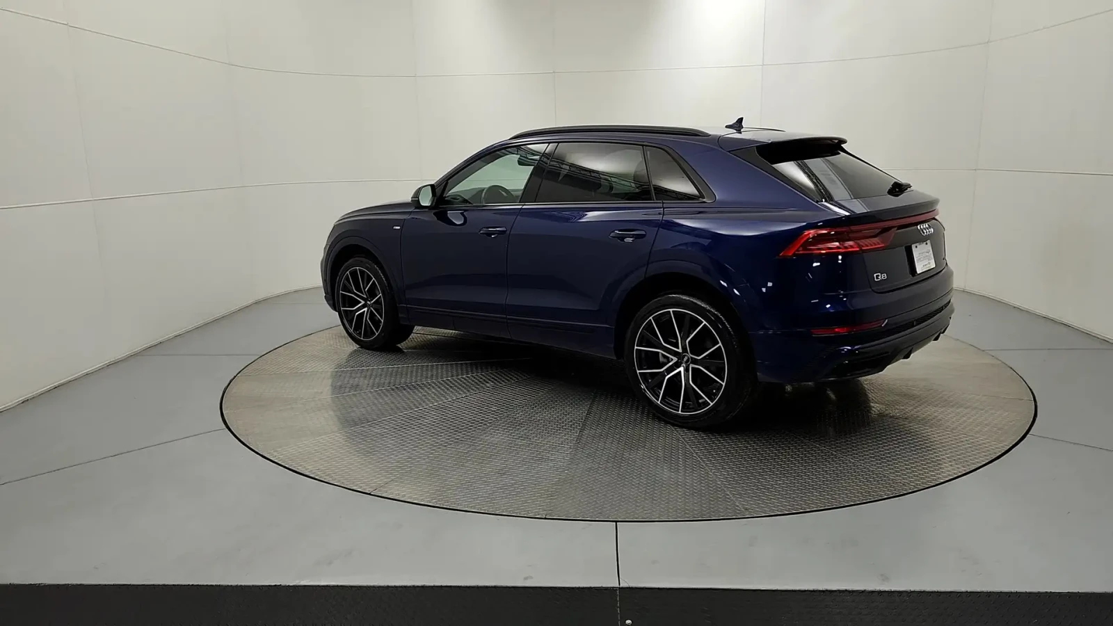 Audi Q8 55TFSI* MATRIX* S* LINE* BANG* OLUFSEN* ���������* | Mobile.bg � ����������� 4