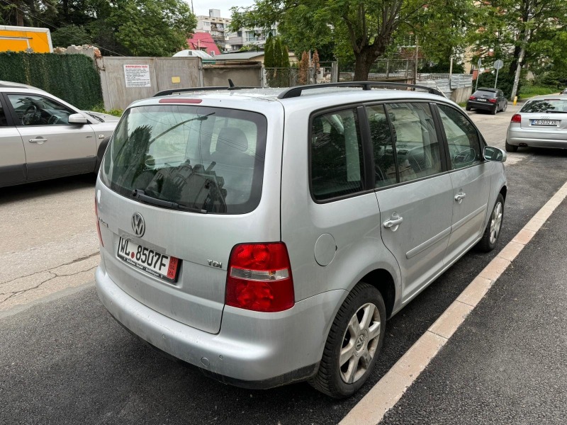 VW Touran, снимка 6 - Автомобили и джипове - 45728114
