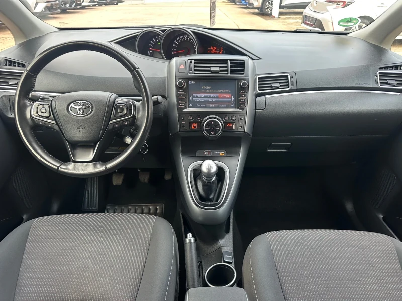 Toyota Verso 1.8 VVTI, снимка 11 - Автомобили и джипове - 48329763