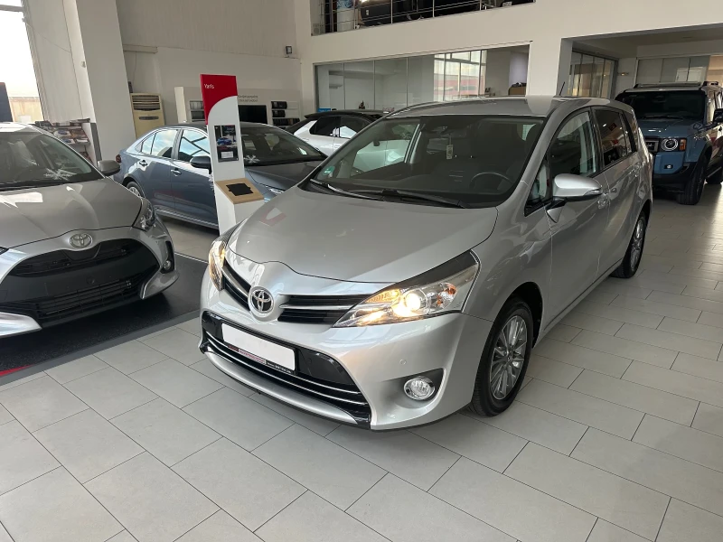 Toyota Verso 1.8 VVTI, снимка 2 - Автомобили и джипове - 48329763